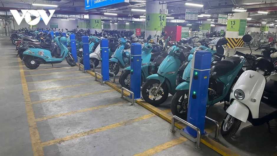 Xu hướng chuyển đổi từ xe xăng sang xe điện của người dân Hà Nội tăng “chóng mặt" Xu hướng chuyển đổi từ xe xăng sang xe điện của người dân Hà Nội tăng “chóng mặt"