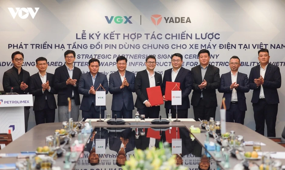 Yadea bắt tay VGX phát triển hạ tầng đổi pin chung cho xe máy điện tại Việt Nam