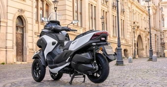 Yamaha ra mắt xe máy trang bị túi khí bảo vệ người lái