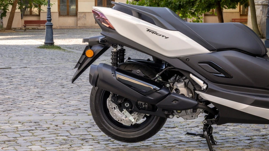 Yamaha Tricity 300 2026: Xe máy 3 bánh đầu tiên có túi khí cho người lái Yamaha Tricity 300 2026: Xe máy 3 bánh đầu tiên có túi khí cho người lái