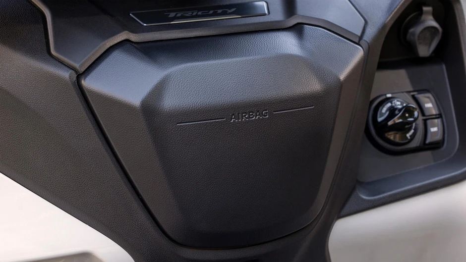 Yamaha Tricity 300 2026: Xe máy 3 bánh đầu tiên có túi khí cho người lái Yamaha Tricity 300 2026: Xe máy 3 bánh đầu tiên có túi khí cho người lái