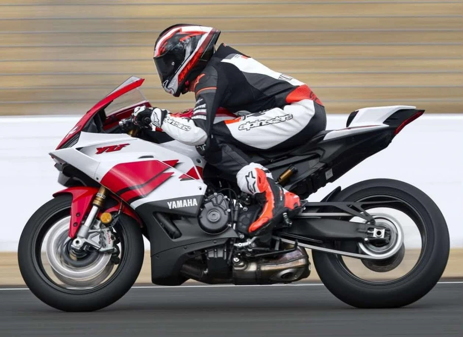 Yamaha YZF-R9 hé lộ ngày ra mắt: Sức mạnh 119 mã lực, giá dự kiến 480 triệu đồng Yamaha YZF-R9 hé lộ ngày ra mắt: Sức mạnh 119 mã lực, giá dự kiến 480 triệu đồng