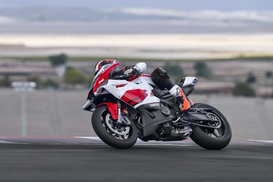 Yamaha YZF-R9 hé lộ ngày ra mắt: Sức mạnh 119 mã lực, giá dự kiến 480 triệu đồng Yamaha YZF-R9 hé lộ ngày ra mắt: Sức mạnh 119 mã lực, giá dự kiến 480 triệu đồng