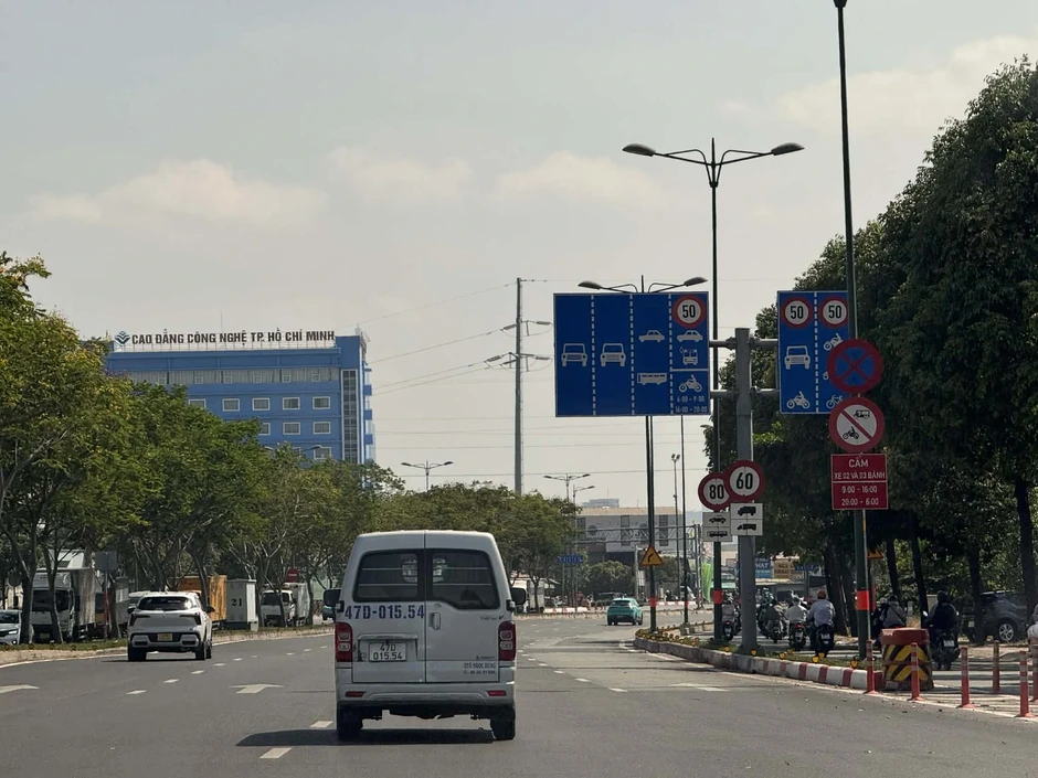 TPHCM không cấm xe bán tải nhưng tài xế vẫn 'rén' khi vào nội đô TPHCM không cấm xe bán tải nhưng tài xế vẫn 'rén' khi vào nội đô