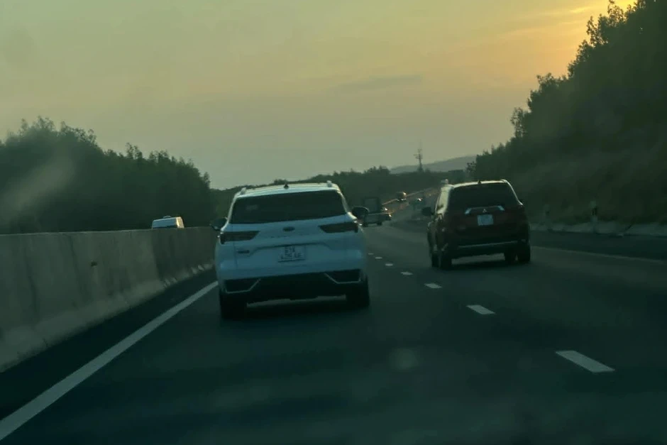 "Giấc ngủ trắng" và trải nghiệm suýt chết trên cao tốc Cam Lâm dịp lễ "Giấc ngủ trắng" và trải nghiệm suýt chết trên cao tốc Cam Lâm dịp lễ