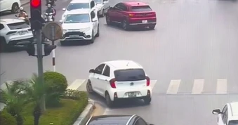 "Luật đã cấm quay đầu trên vạch đi bộ bao lâu nay, sao giờ còn tranh cãi?"