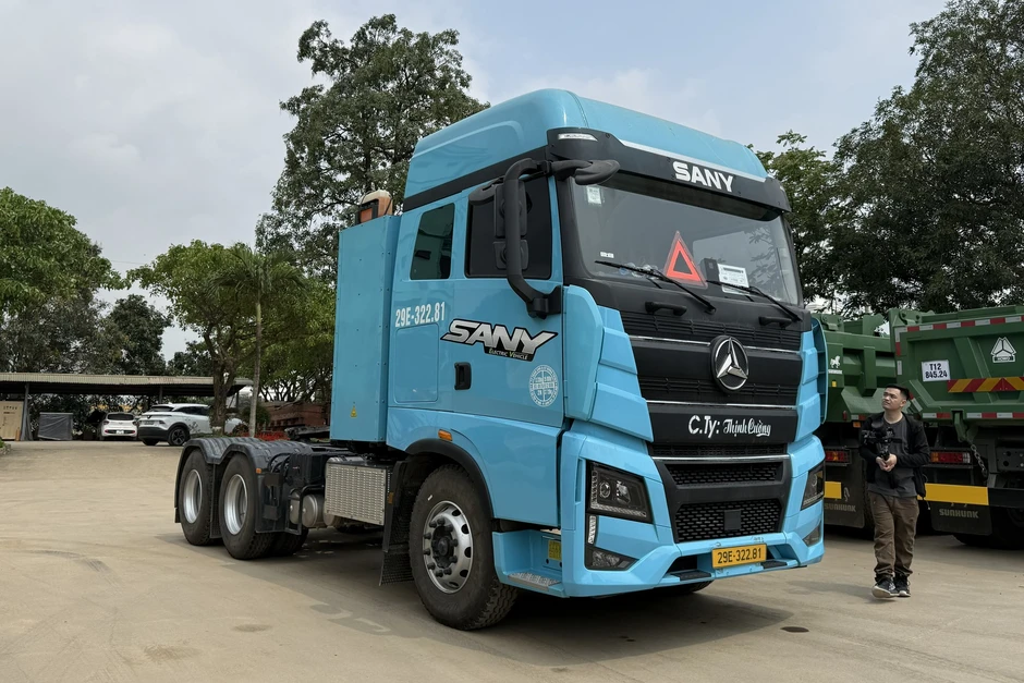 ‘Soi’ đầu kéo điện nhiều số 1 tại Việt Nam: 1 lần sạc mất 1 tiếng, đi Hà Nội - Hải Phòng tốn chỉ hơn 1 triệu ‘Soi’ đầu kéo điện nhiều số 1 tại Việt Nam: 1 lần sạc mất 1 tiếng, đi Hà Nội - Hải Phòng tốn chỉ hơn 1 triệu