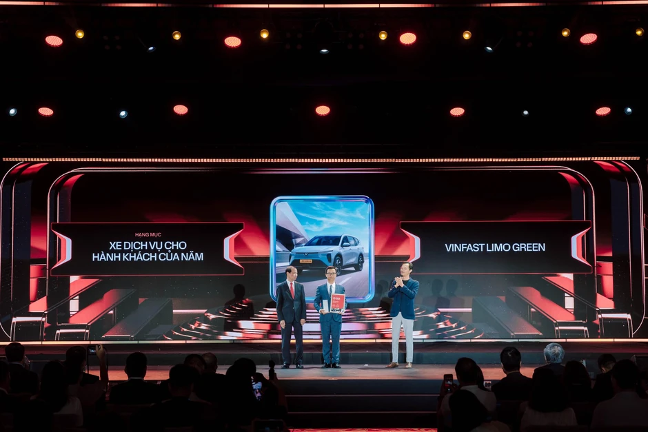 ‘Xe dịch vụ cho hành khách của năm’ gọi tên VinFast Limo Green tại Car Choice Awards 2026 ‘Xe dịch vụ cho hành khách của năm’ gọi tên VinFast Limo Green tại Car Choice Awards 2026