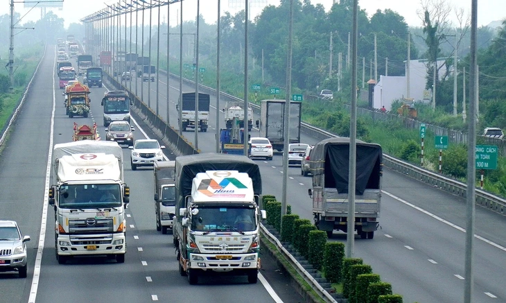 10 ô tô của Cục Cảnh sát giao thông sẽ ghi hình vi phạm trên cao tốc TP.HCM - Trung Lương - Cần Thơ 10 ô tô của Cục Cảnh sát giao thông sẽ ghi hình vi phạm trên cao tốc TP.HCM - Trung Lương - Cần Thơ