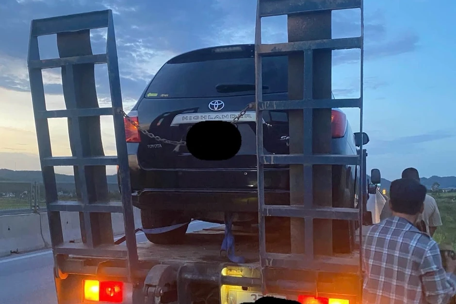 3,5 triệu đồng cho 5km cứu hộ và kinh nghiệm khi xe gặp sự cố trên cao tốc 3,5 triệu đồng cho 5km cứu hộ và kinh nghiệm khi xe gặp sự cố trên cao tốc