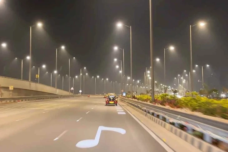 Ấn Độ: Làm đường tiền tỉ để giảm tai nạn lại thành cơn ác mộng, phải rào chắn vào ban đêm
