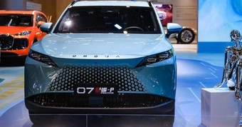 Ảnh thực tế Omoda O7 sắp ra mắt Việt Nam: Màn hình trượt độc đáo, bản hybrid chạy điện tới 95km