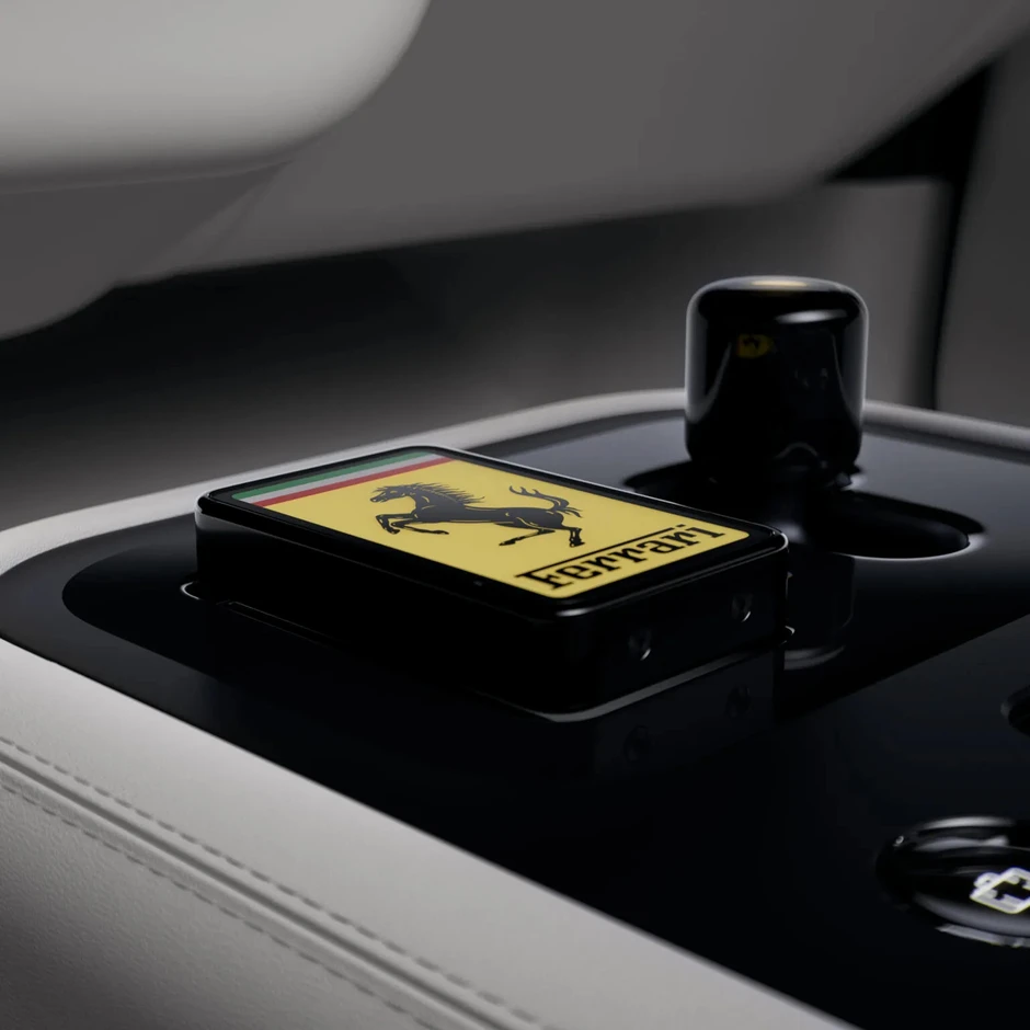 Bác sĩ 87 tuổi chi 40 triệu USD mua siêu xe Ferrari Luce từng bị chê 'xấu điên' Bác sĩ 87 tuổi chi 40 triệu USD mua siêu xe Ferrari Luce từng bị chê 'xấu điên'