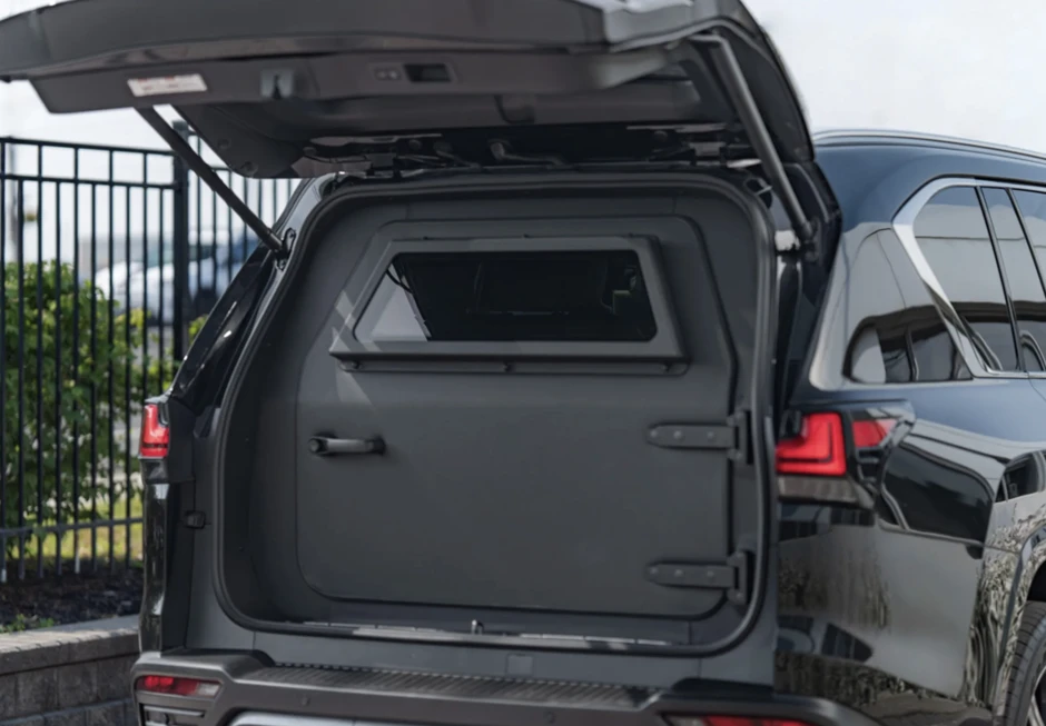 Bản độ Lexus LX 700 bọc thép chống được đạn súng trường AK-47