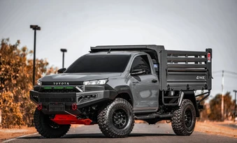 Bản độ Toyota Hilux thành xe ben tự đổ gây chú ý nhờ tính thực dụng