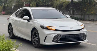Bán ra 69 xe trong hai tháng, Camry vẫn giữ thế “độc tôn” phân khúc