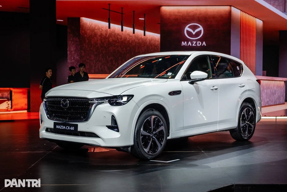 Bán xe cao cấp tại Việt Nam, Mazda đang tìm cách thoát khỏi "vùng an toàn"? Bán xe cao cấp tại Việt Nam, Mazda đang tìm cách thoát khỏi "vùng an toàn"?