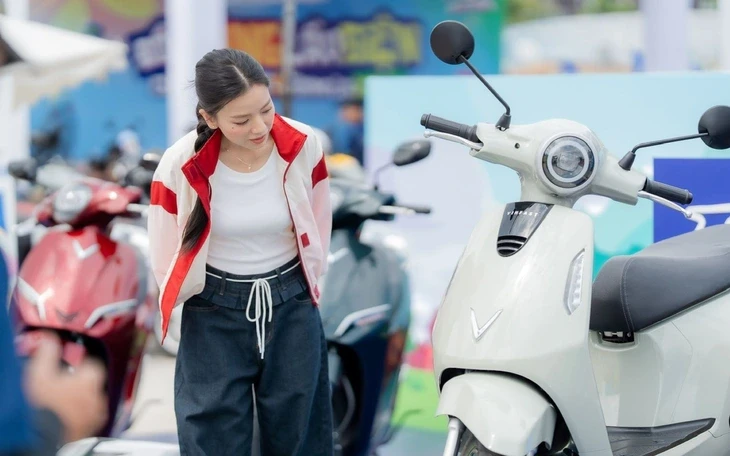 Bao giờ người Việt sẽ quen dùng xe máy kiểu 'hết pin thì đổi' như 'hết xăng thì đổ? Bao giờ người Việt sẽ quen dùng xe máy kiểu 'hết pin thì đổi' như 'hết xăng thì đổ?