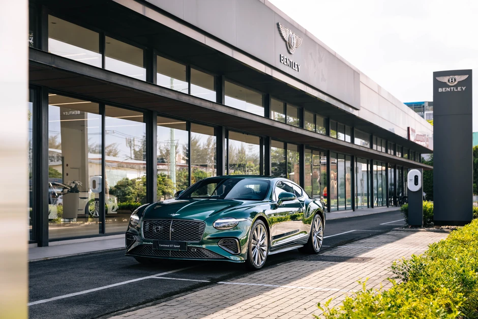 Bentley và Land Rover có chung nhà phân phối chính hãng tại Việt Nam. Bentley và Land Rover có chung nhà phân phối chính hãng tại Việt Nam.