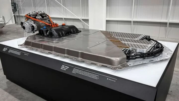 Bí mật công nghệ hàng không vũ trụ trong siêu xe bay của Tesla Bí mật công nghệ hàng không vũ trụ trong siêu xe bay của Tesla