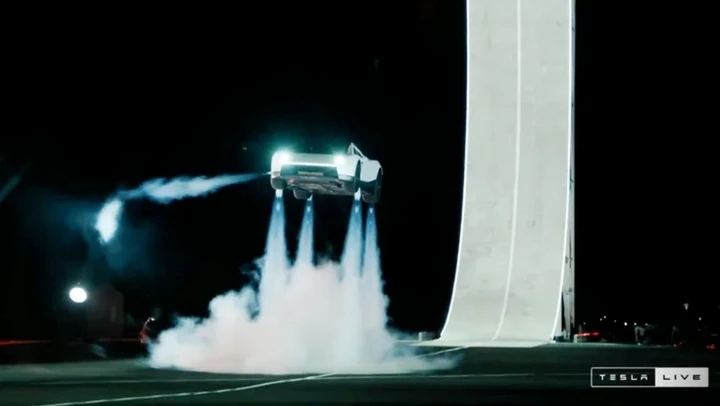 Bí mật công nghệ hàng không vũ trụ trong siêu xe bay của Tesla Bí mật công nghệ hàng không vũ trụ trong siêu xe bay của Tesla