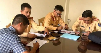 Bị phản ánh vượt ẩu, tài xế 'lộ' thêm lỗi khác, chịu phạt 28 triệu, chủ xe bị 23 triệu
