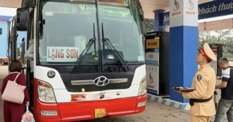 Bị 'tố' qua Zalo, xe giường nằm 21 chỗ chở 50 khách bị phạt hơn 217 triệu đồng