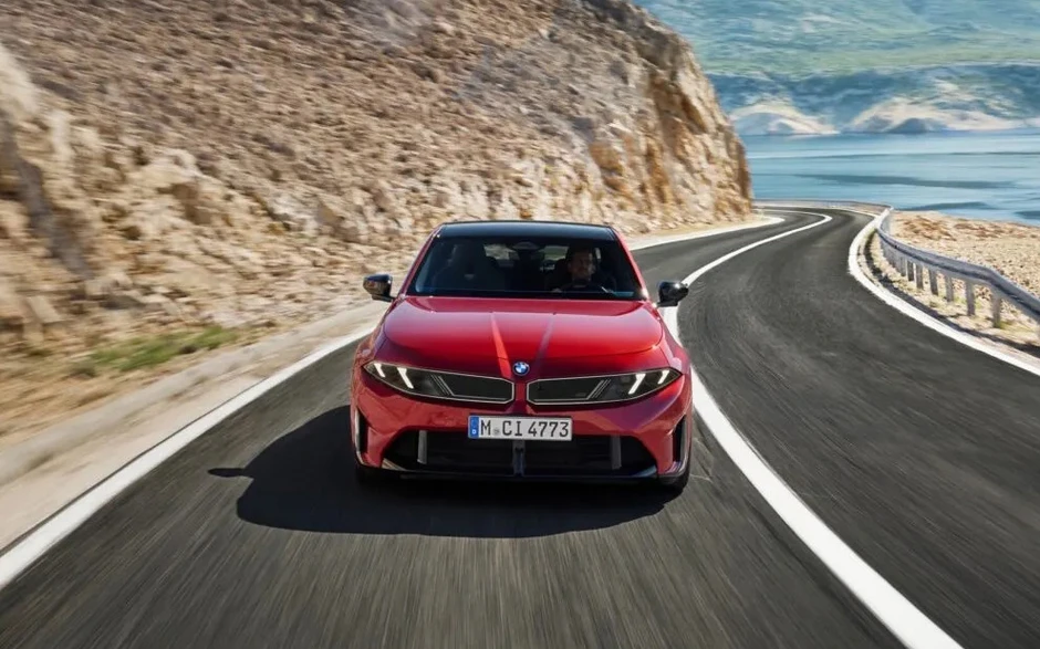 BMW 3 Series thế hệ mới ra mắt: Thiết kế giống hệt xe điện nhưng khác nền tảng, cặp màn hình siêu lớn, có thể biến từ AWD thành cầu sau BMW 3 Series thế hệ mới ra mắt: Thiết kế giống hệt xe điện nhưng khác nền tảng, cặp màn hình siêu lớn, có thể biến từ AWD thành cầu sau