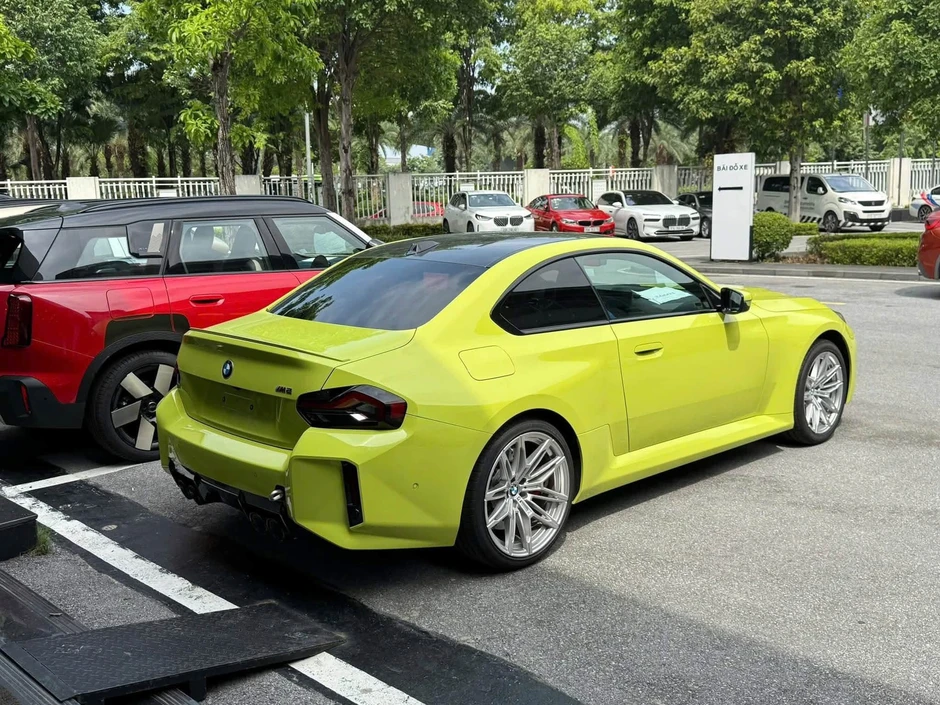 BMW M2 lộ thông số cùng giá dự kiến từ 4,099 tỷ tại Việt Nam: Động cơ 480hp, có tùy chọn số sàn, riêng gói hiệu năng cao giá đã hơn 1,2 tỷ đồng BMW M2 lộ thông số cùng giá dự kiến từ 4,099 tỷ tại Việt Nam: Động cơ 480hp, có tùy chọn số sàn, riêng gói hiệu năng cao giá đã hơn 1,2 tỷ đồng