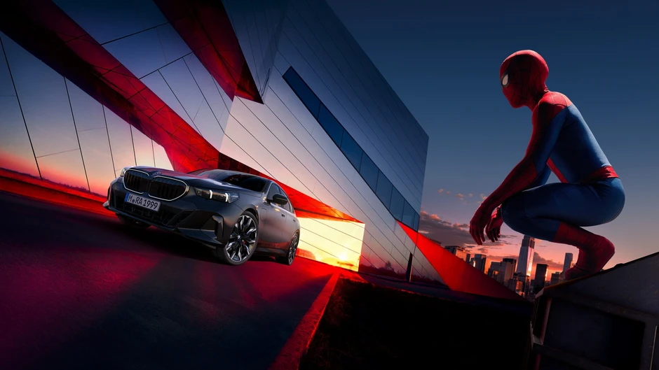 BMW phát quảng cáo phim Người Nhện trên màn hình ô tô, chủ xe phản ứng BMW phát quảng cáo phim Người Nhện trên màn hình ô tô, chủ xe phản ứng