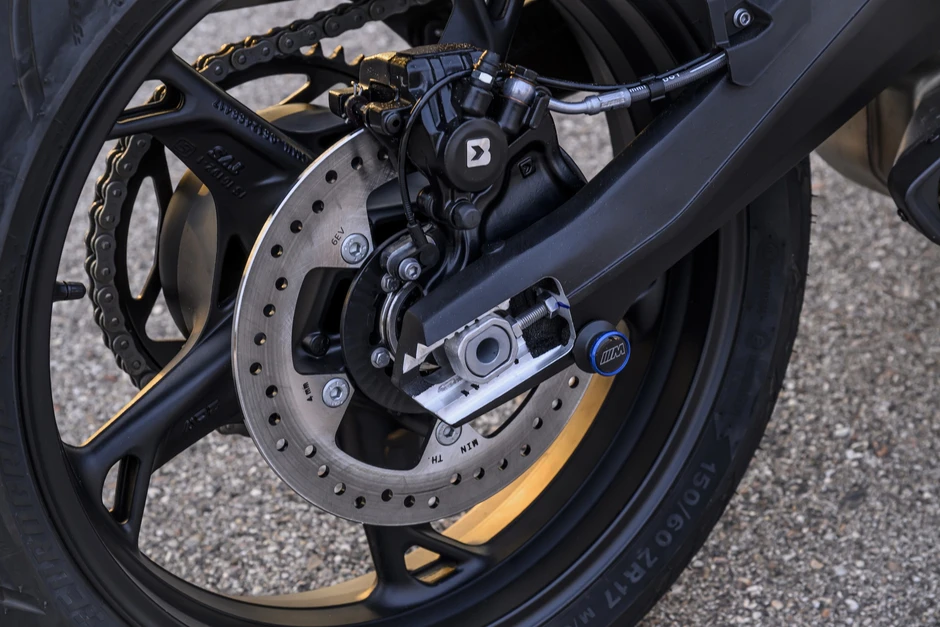 BMW ra mắt tiểu 'cá voi' S 1000 RR: Mạnh chưa tới 50 mã lực, có sẵn phanh Brembo, giá quy đổi 232 triệu