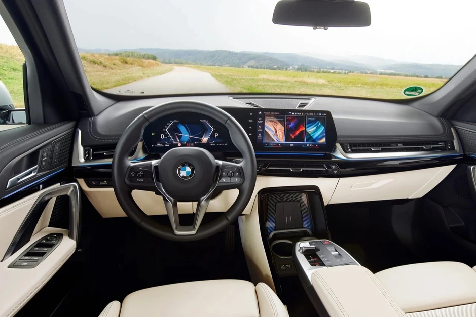 BMW X1 2026 trở lại Việt Nam: Giá 1,689 tỷ đồng, đấu Audi Q3 và Volvo XC40