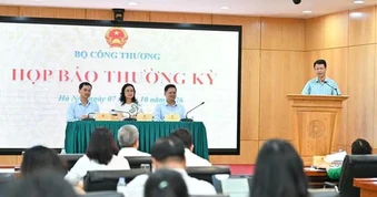Bộ Công thương nói về việc dùng chung trạm sạc xe điện