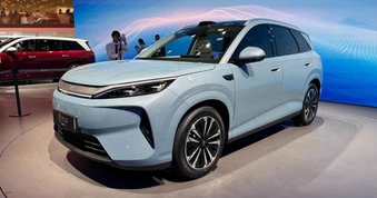 BYD ATinVina 3 2026 ra mắt: Sạc nhanh 9 phút, to ngang CX-5, Tucson