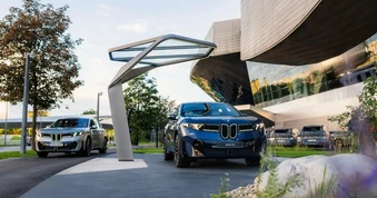 BYD tuyên bố sạc 5 phút đi được 500km, BMW khuyên người dùng thận trọng