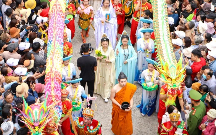 Cấm xe hạng nặng lưu thông đường Trần Đại Nghĩa - Lê Văn Hiến dịp Lễ hội Quán Thế Âm Cấm xe hạng nặng lưu thông đường Trần Đại Nghĩa - Lê Văn Hiến dịp Lễ hội Quán Thế Âm