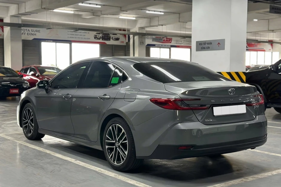 Camry tại Việt Nam sẽ chỉ còn cấu hình hybrid? Camry tại Việt Nam sẽ chỉ còn cấu hình hybrid?