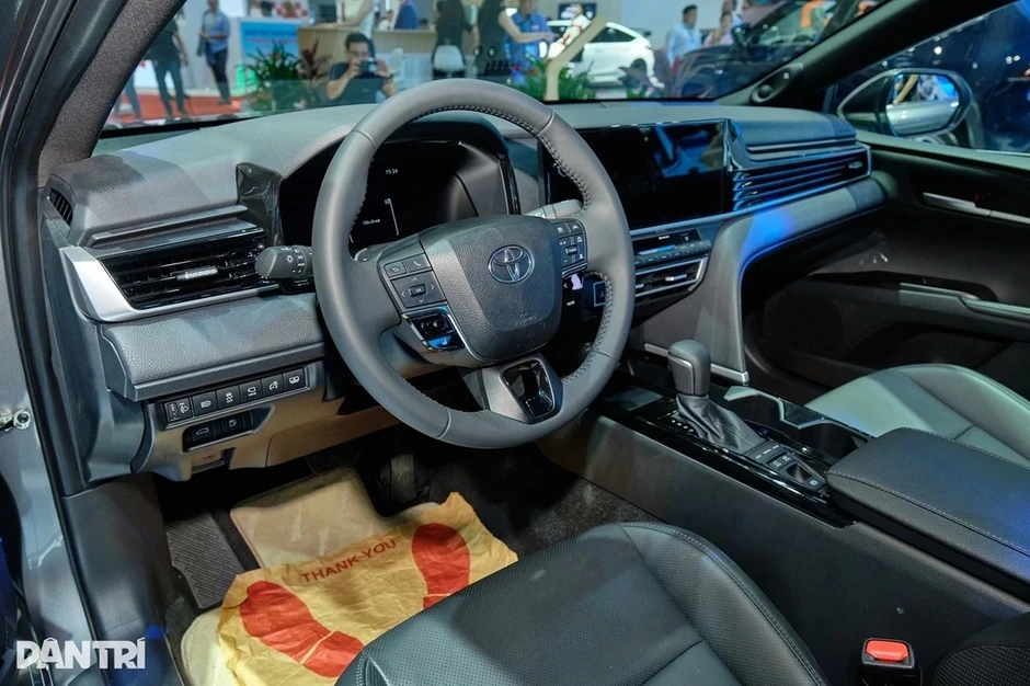 Camry tại Việt Nam sẽ chỉ còn cấu hình hybrid? Camry tại Việt Nam sẽ chỉ còn cấu hình hybrid?