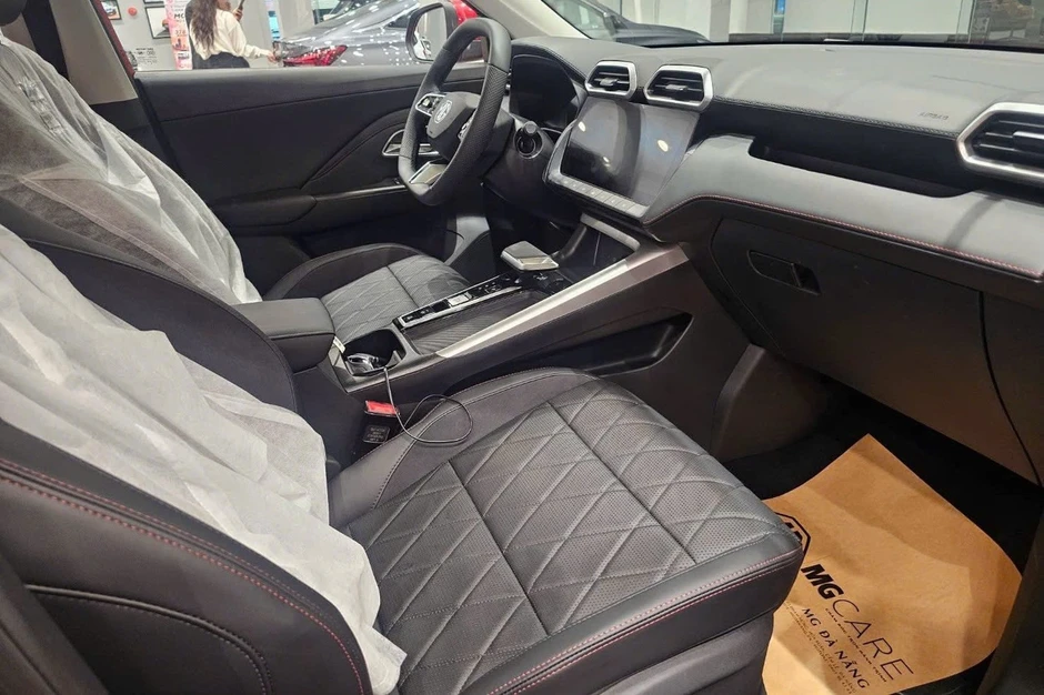 Cận ảnh SUV hybrid mới về Việt Nam cạnh tranh Toyota Yaris Cross