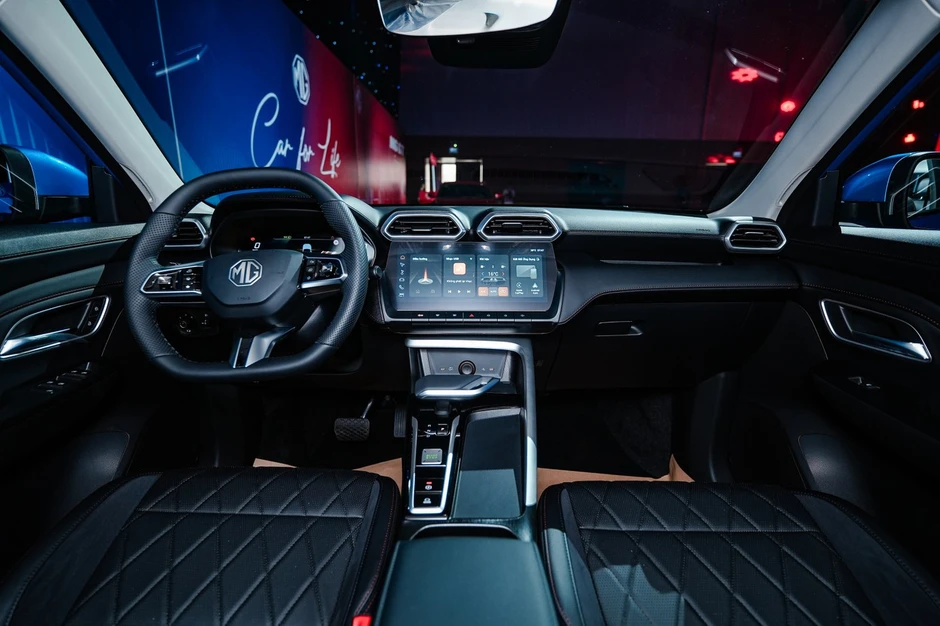 Cận ảnh SUV hybrid mới về Việt Nam cạnh tranh Toyota Yaris Cross