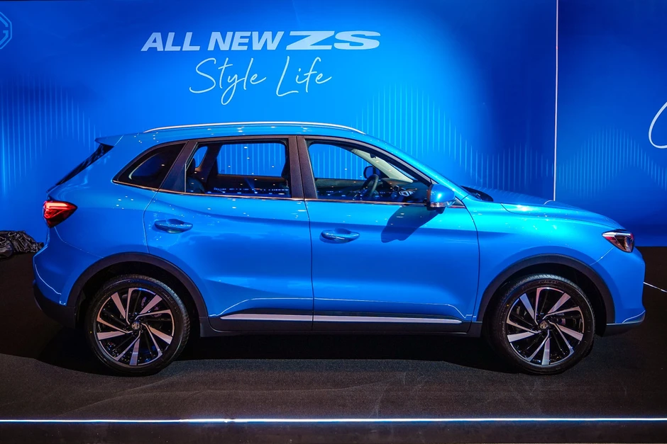 Cận ảnh SUV hybrid mới về Việt Nam cạnh tranh Toyota Yaris Cross