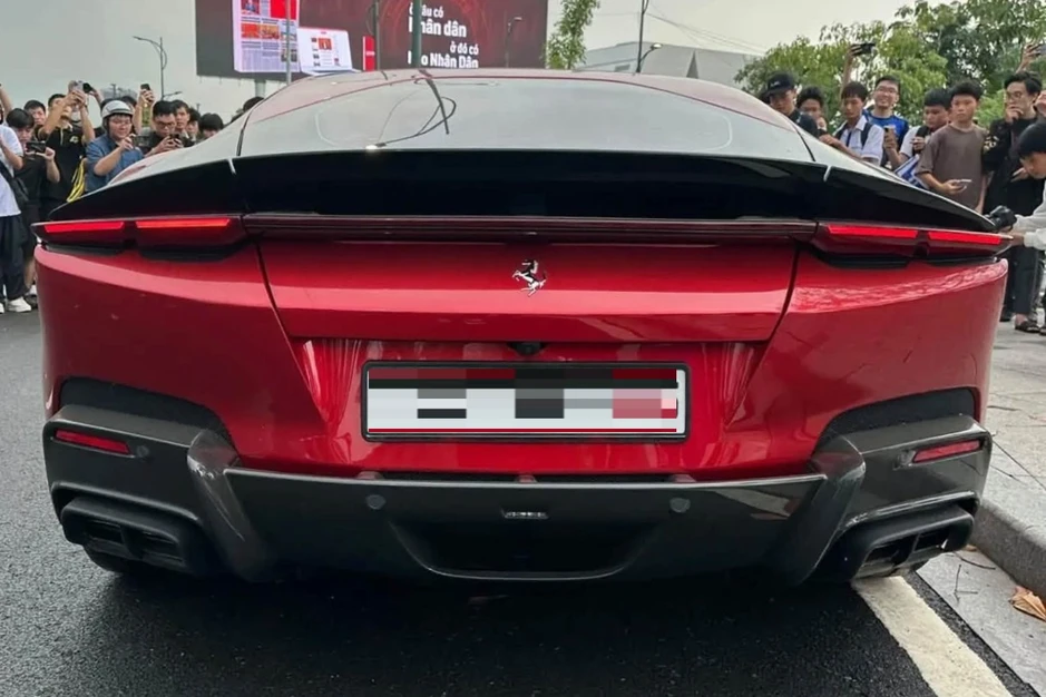 Cận cảnh Ferrari 12Cilindri độc nhất Việt Nam lăn bánh ở TPHCM