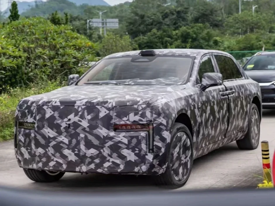 Cận cảnh sedan siêu sang của BYD đấu Rolls-Royce Phantom, dễ ra mắt vào năm sau Cận cảnh sedan siêu sang của BYD đấu Rolls-Royce Phantom, dễ ra mắt vào năm sau
