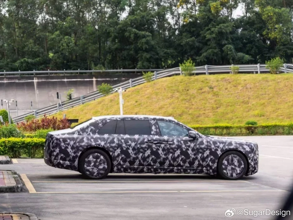 Cận cảnh sedan siêu sang của BYD đấu Rolls-Royce Phantom, dễ ra mắt vào năm sau Cận cảnh sedan siêu sang của BYD đấu Rolls-Royce Phantom, dễ ra mắt vào năm sau