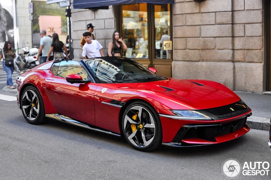 Cận cảnh siêu xe Ferrari 12Cilindri đầu tiên ở Việt Nam