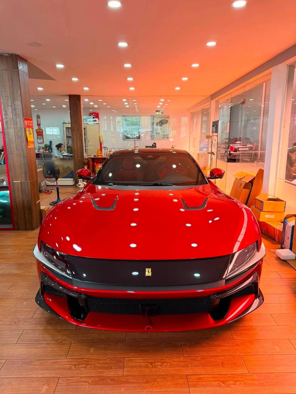 Cận cảnh siêu xe Ferrari 12Cilindri đầu tiên ở Việt Nam
