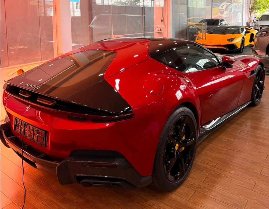 Cận cảnh siêu xe Ferrari 12Cilindri đầu tiên ở Việt Nam