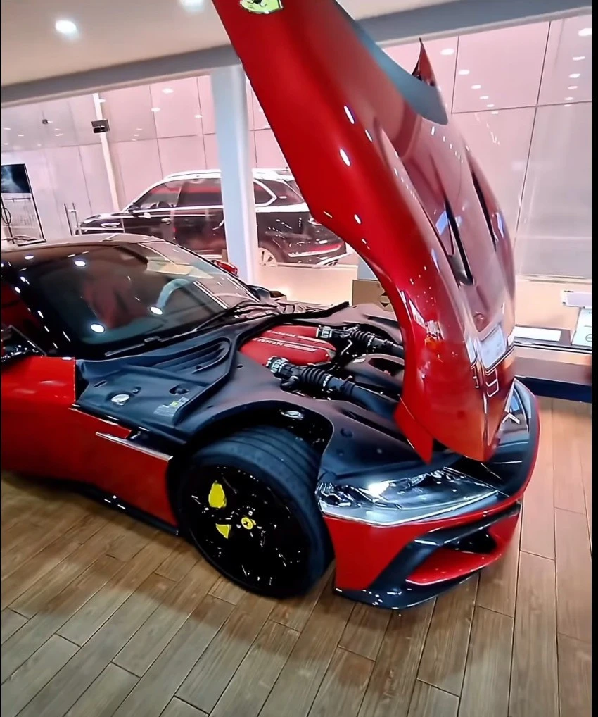 Cận cảnh siêu xe Ferrari 12Cilindri đầu tiên ở Việt Nam