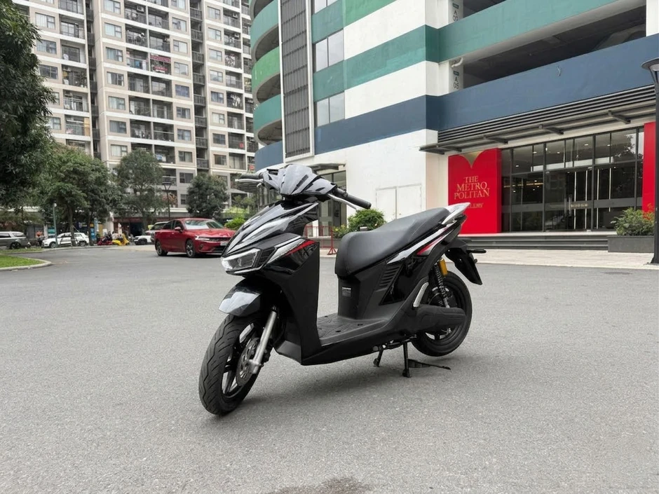 Cận cảnh VinFast Viper ngoài đời thực: Thiết kế góc cạnh, pin kép, đổi pin miễn phí đến giữa năm 2028, chuẩn bị bàn giao khách hàng Cận cảnh VinFast Viper ngoài đời thực: Thiết kế góc cạnh, pin kép, đổi pin miễn phí đến giữa năm 2028, chuẩn bị bàn giao khách hàng