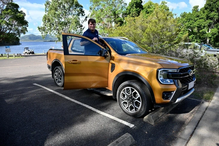 CEO Ford đích thân lái xe Toyota để cải tiến Ranger, chọn mẫu ngỡ đã 'lỗi thời' CEO Ford đích thân lái xe Toyota để cải tiến Ranger, chọn mẫu ngỡ đã 'lỗi thời'